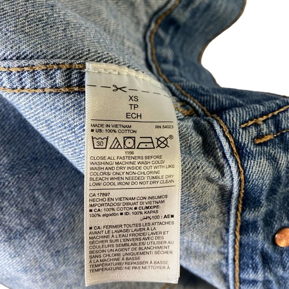 Denim Trucker Jacket in a Medium Wash Size XS by Old Navy - Picture 4 of 7